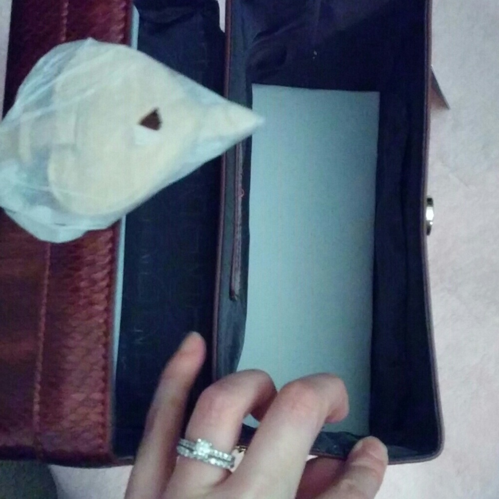 Danielle Nicole Snow White Huntsman's Bag - Picture 3 of 4